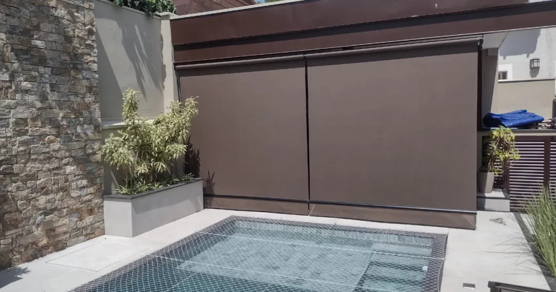Fachada valorizada com toldo fixo