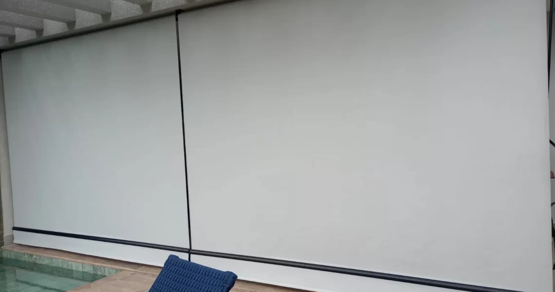 Toldo instalado em residência em Itu